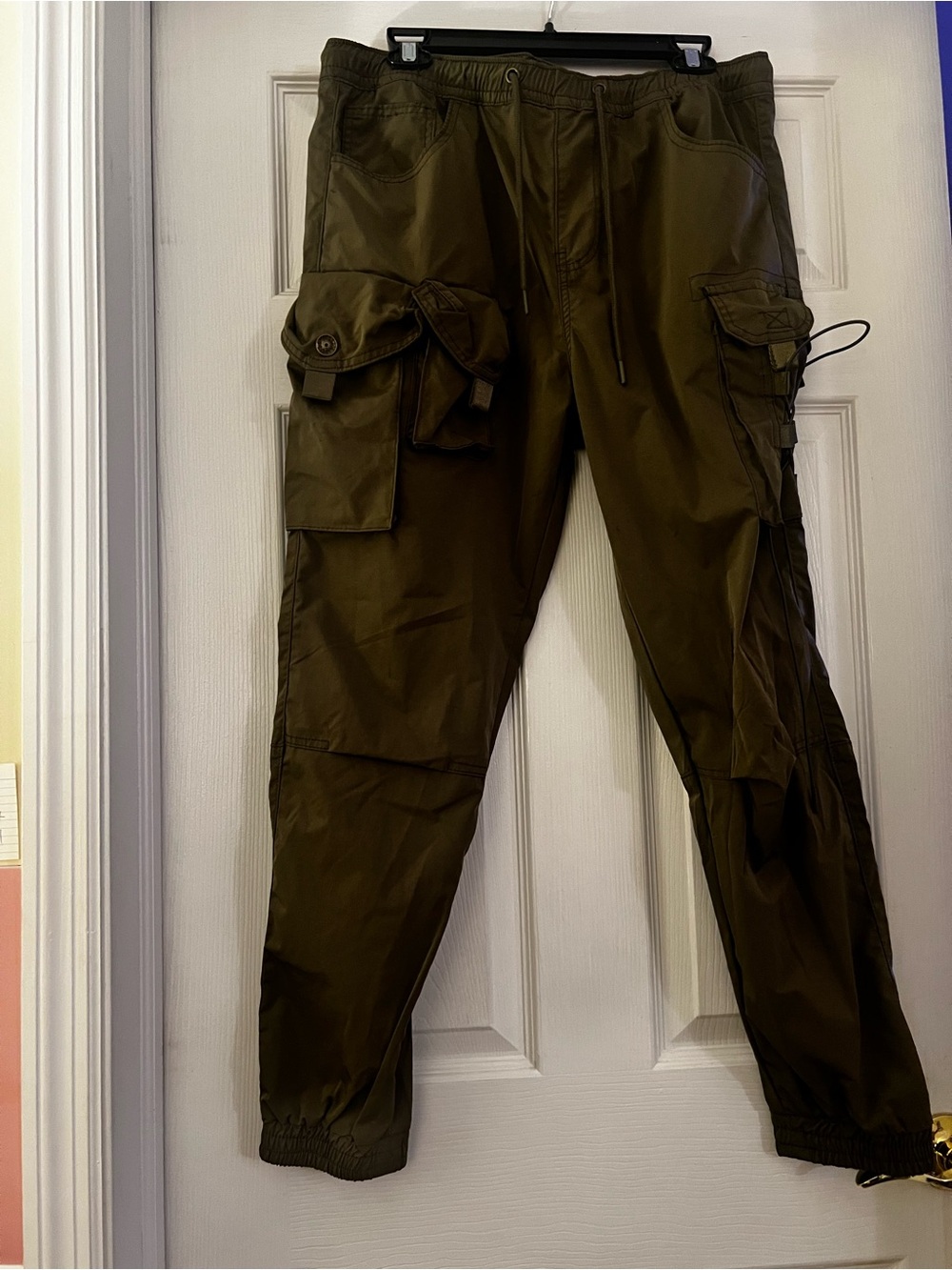 Men's Decibel Cargo Jogger Pants in Dark Olive Green